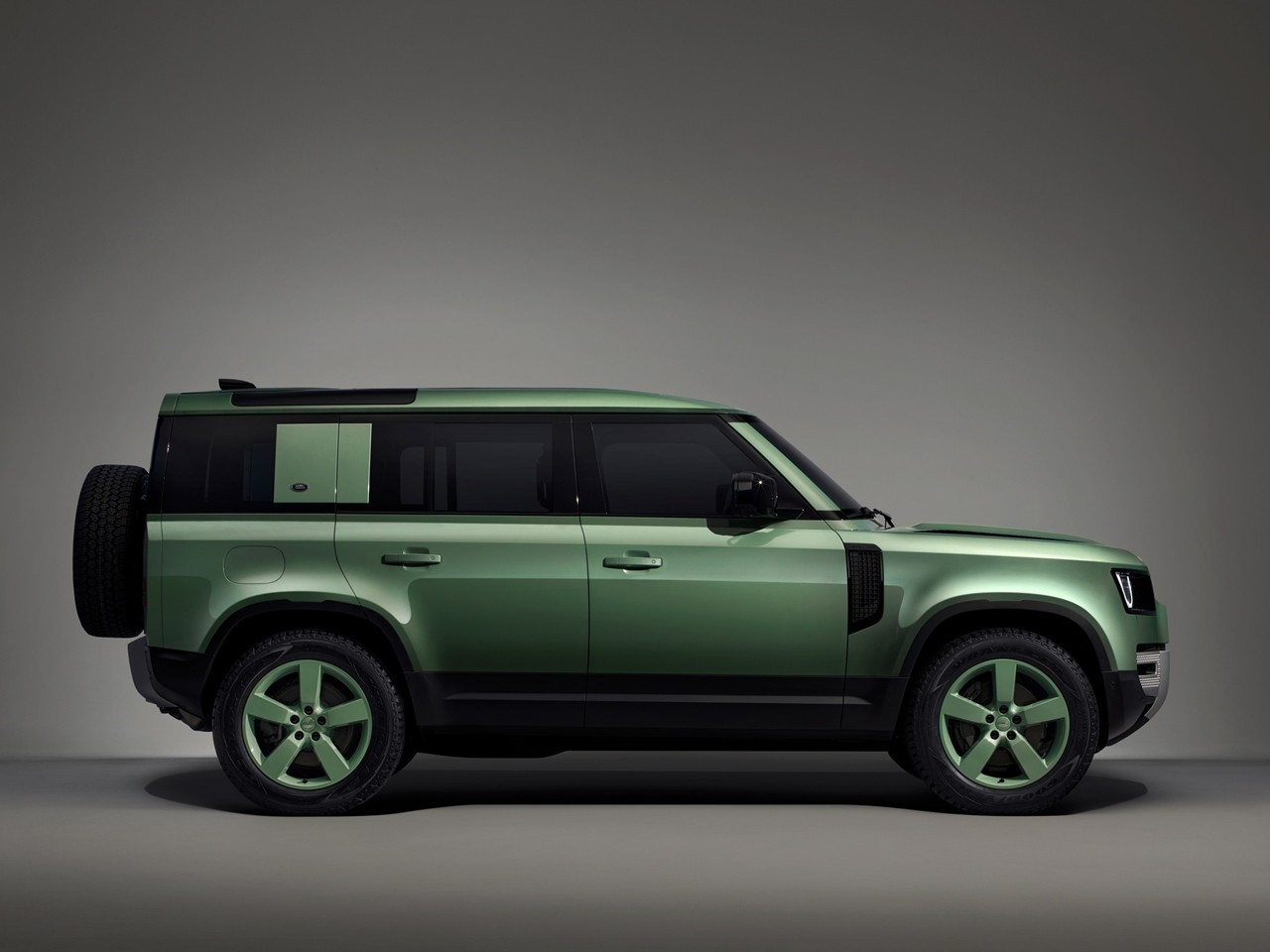 Land Rover Defender bản kỷ niệm 75 năm giá từ 6,7 tỷ đồng Land Rover Defender bản kỷ niệm 75 năm giá từ 6,7 tỷ đồng