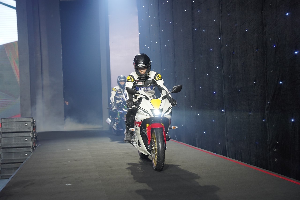 Yamaha R15 hoàn toàn mới – thống lĩnh đường phố Yamaha R15 hoàn toàn mới – thống lĩnh đường phố