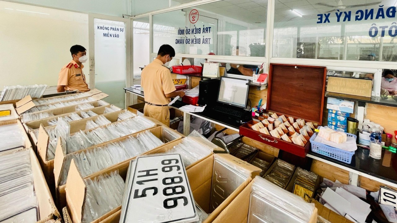 Sau sự cố nghẽn mạng, cuộc đấu giá biển số trực tuyến sẽ thực hiện lại vào ngày mai