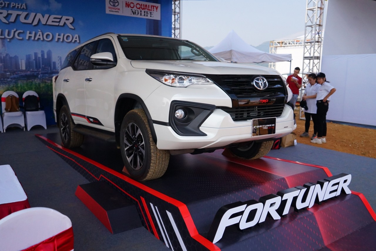 Chi tiết chiếc Toyota Fortuner TRD trưng bày tại PVOIL VOC 2019 phien ban the thao toyota fortuner trd tai voc 2019