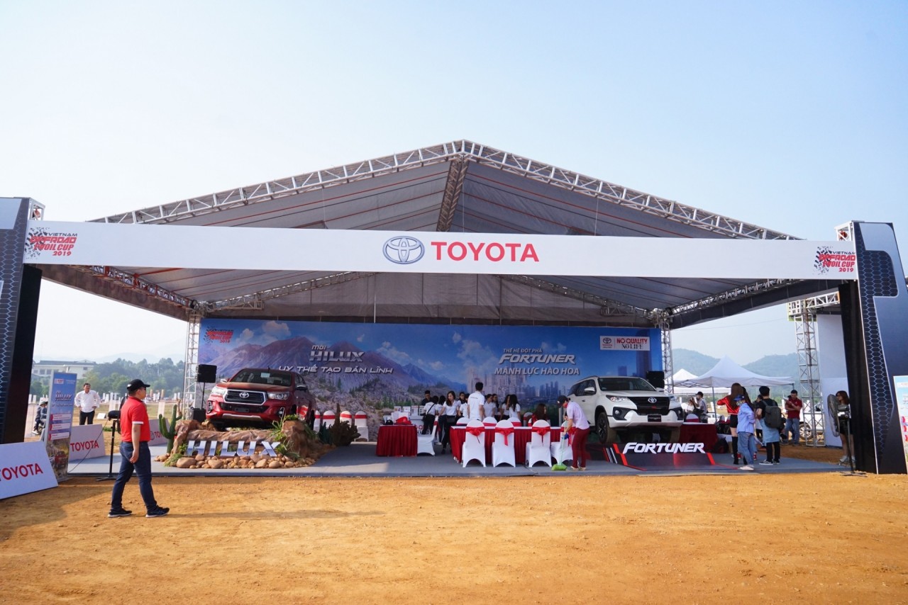 Chi tiết chiếc Toyota Fortuner TRD trưng bày tại PVOIL VOC 2019 phien ban the thao toyota fortuner trd tai voc 2019