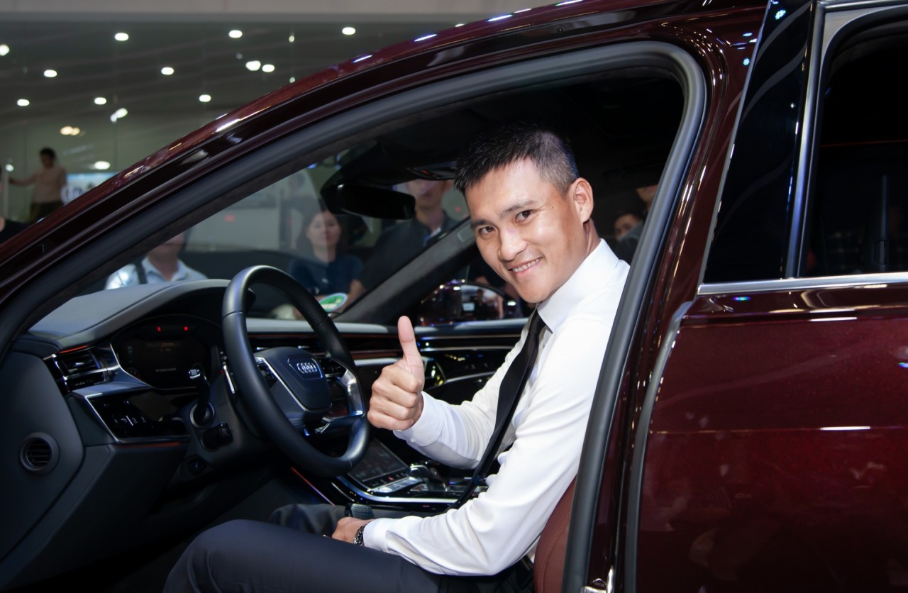 Sao Việt hứng thú tham quan gian hàng Audi tại VMS 2019 sao viet hung thu tham quan gian hang audi tai vms 2019