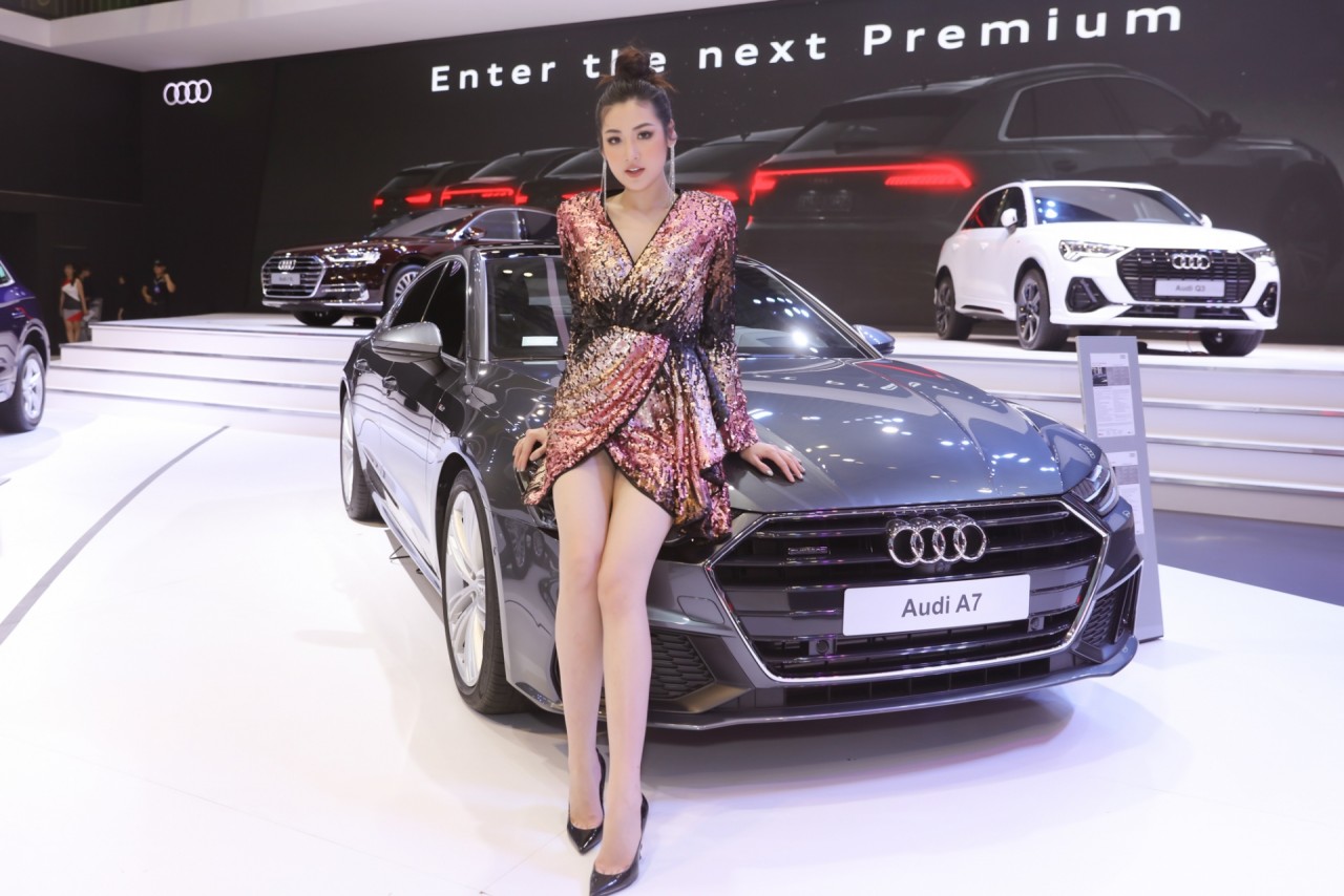 Sao Việt hứng thú tham quan gian hàng Audi tại VMS 2019 sao viet hung thu tham quan gian hang audi tai vms 2019