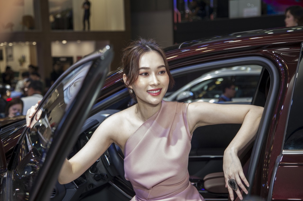 Sao Việt hứng thú tham quan gian hàng Audi tại VMS 2019 sao viet hung thu tham quan gian hang audi tai vms 2019
