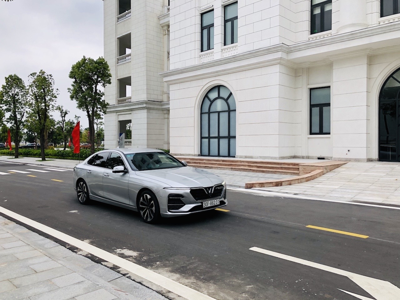Hàng loạt xe VinFast tham dự lễ khai giảng trường đại học VinUni hang loat xe vinfast tham du le khai giang truong dai hoc vinuni