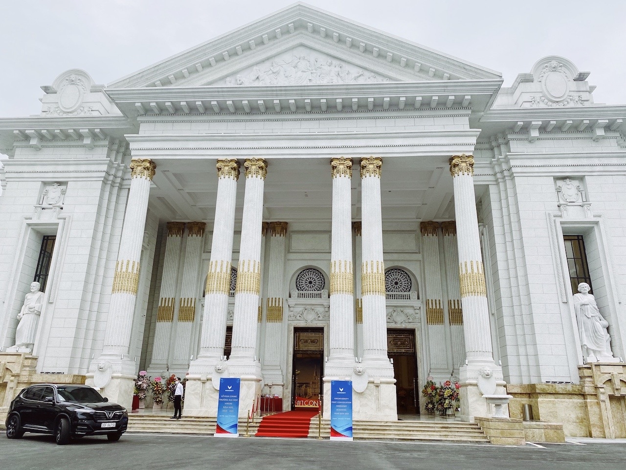 Hàng loạt xe VinFast tham dự lễ khai giảng trường đại học VinUni hang loat xe vinfast tham du le khai giang truong dai hoc vinuni