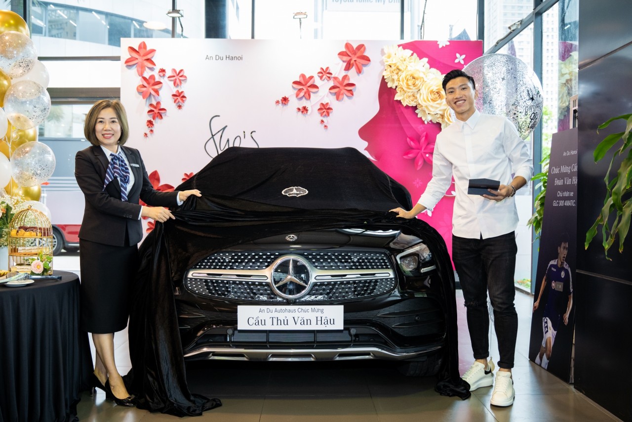 Đoàn Văn Hậu mới tậu Mercedes GLC300 doa n van ha u mo i ta u mercedes glc300