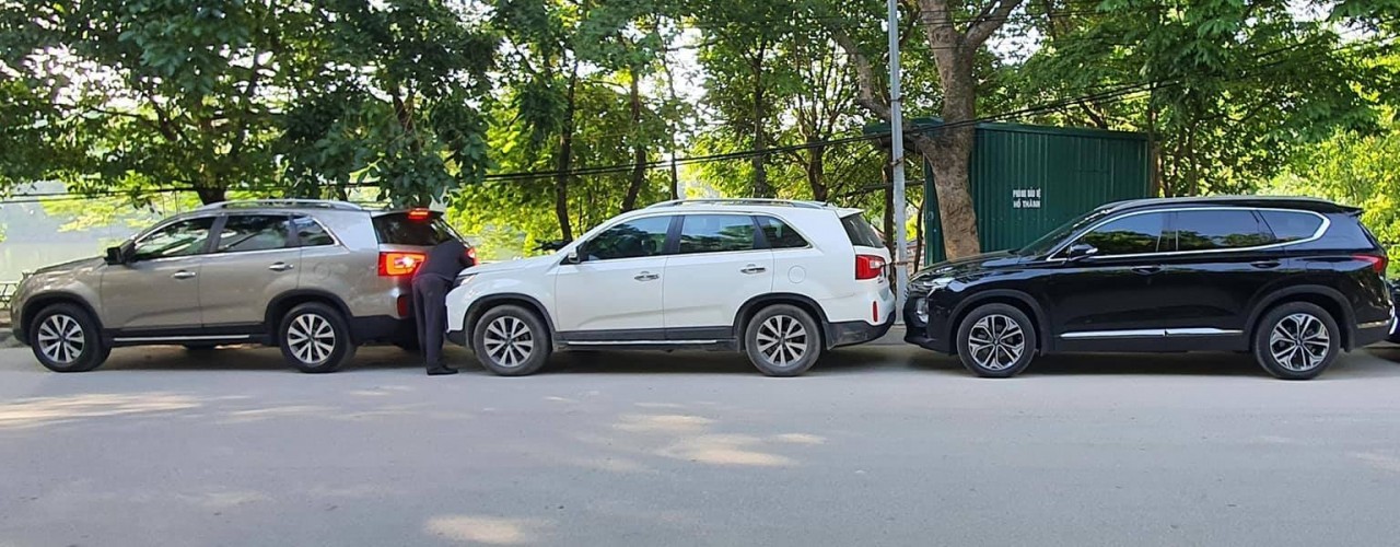 du kie n khoa ng 10 do va 5 phu t de da nh xe ra kho i cho he p