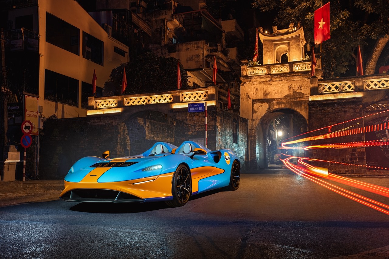 McLaren Elva dừng chân tại Hà Nội trong hành trình vòng quanh thế giới
