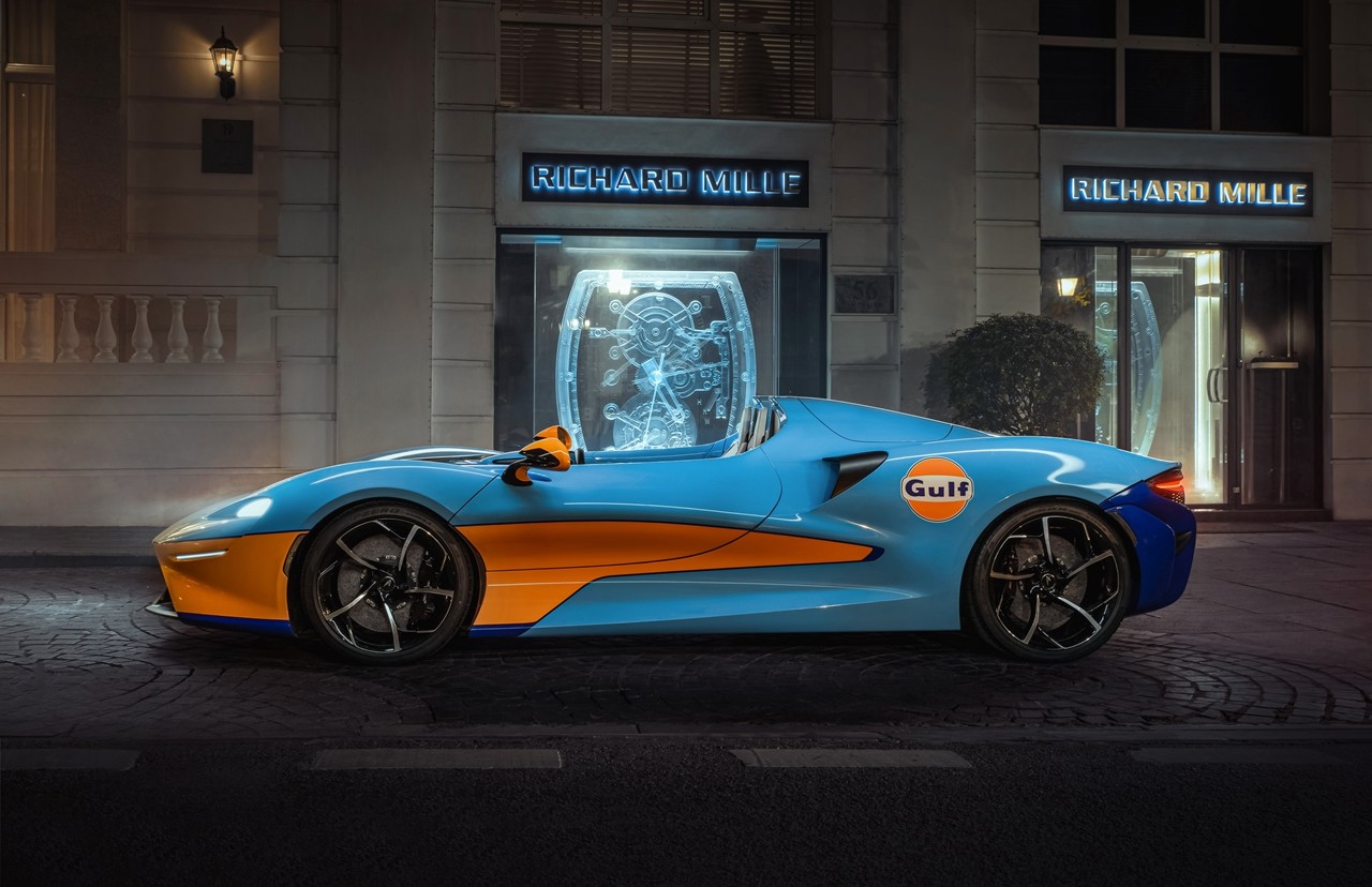 McLaren Elva dừng chân tại Hà Nội trong hành trình vòng quanh thế giới