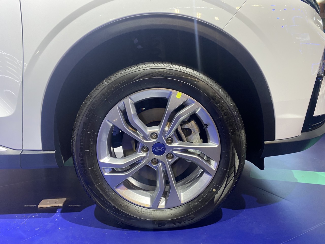 Ford Territory ra mắt: 3 phiên bản, giá bán 822-935 triệu đồng Ford Territory ra mắt: 3 phiên bản, giá bán 822 935 triệu đồng