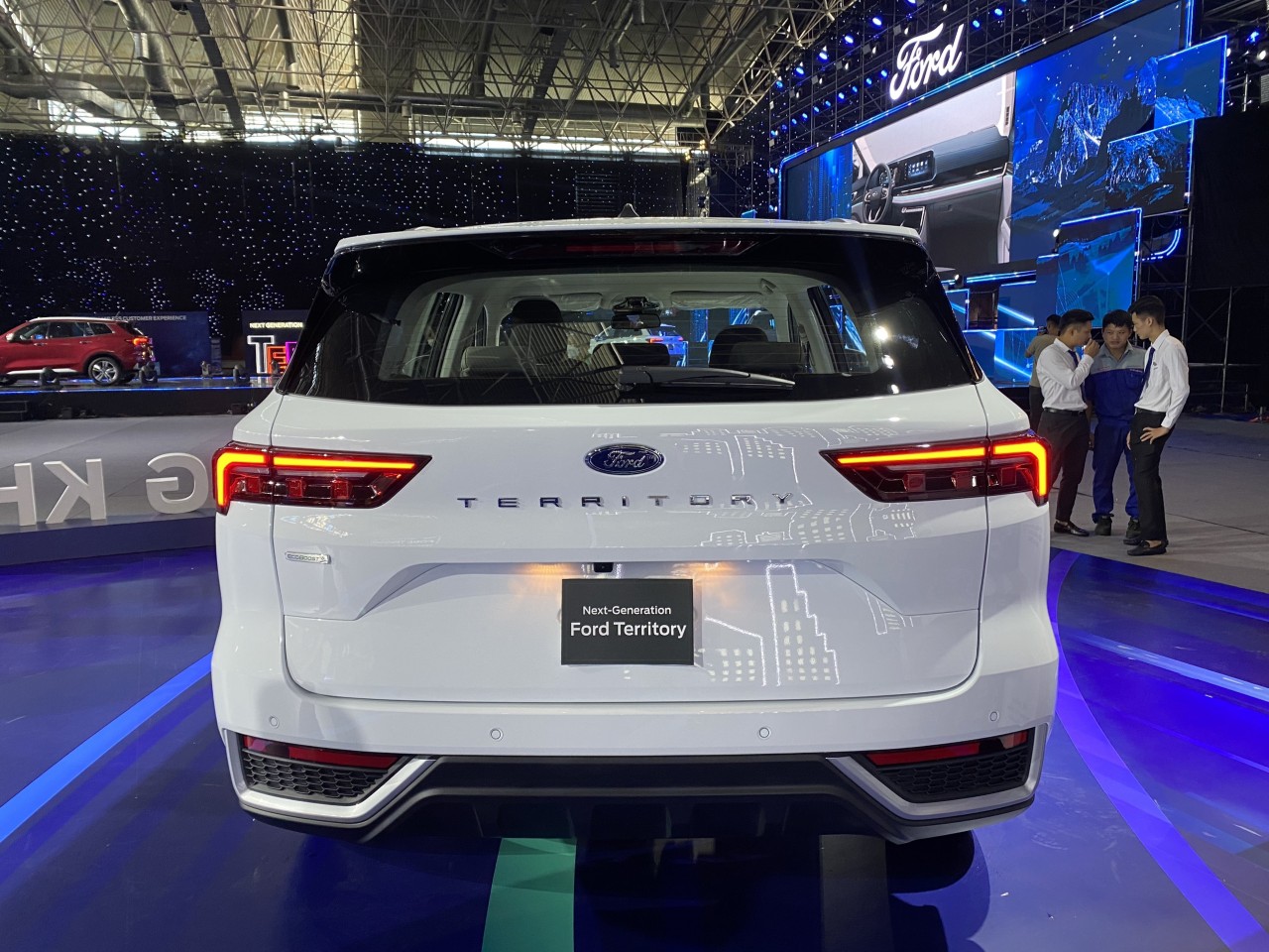 Ford Territory ra mắt: 3 phiên bản, giá bán 822-935 triệu đồng Ford Territory ra mắt: 3 phiên bản, giá bán 822 935 triệu đồng