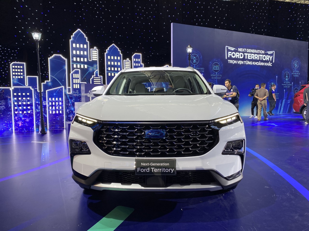 Ford Territory ra mắt: 3 phiên bản, giá bán 822-935 triệu đồng Ford Territory ra mắt: 3 phiên bản, giá bán 822 935 triệu đồng