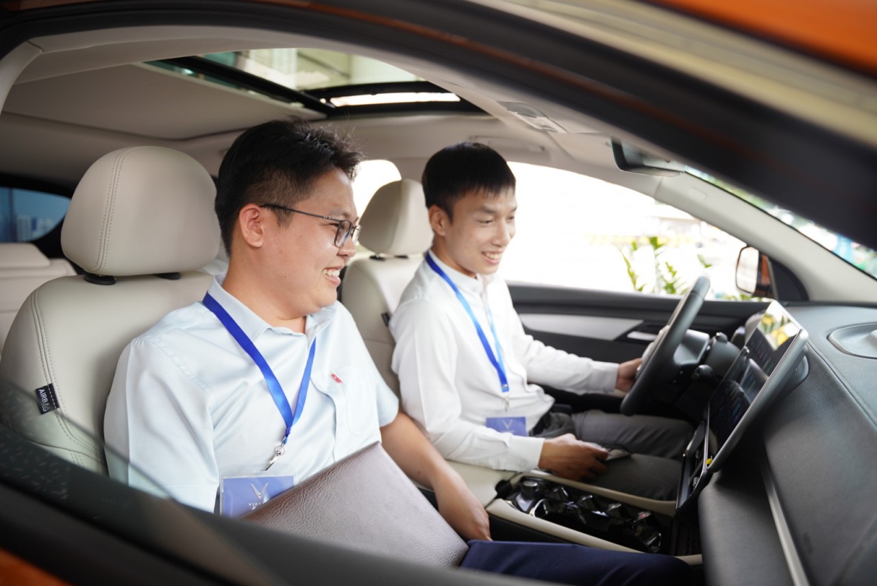 Người Sài Gòn lái thử VinFast VF8: “Đáng mua nhất trong tầm giá 1 tỷ đồng!” Người Sài Gòn lái thử VinFast VF8: “Đáng mua nhất trong tầm giá 1 tỷ đồng!”