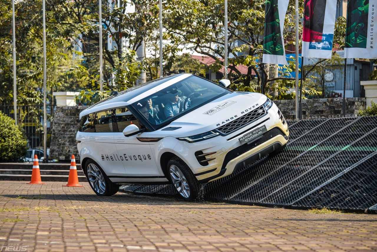 Range Rover Evoque mới đạt giải SUV của năm 2019 range rover evoque moi dat giai suv cua nam 2019