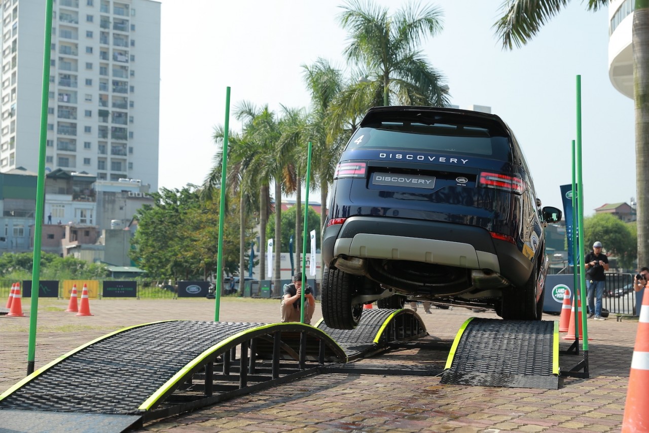 trai nghiem kha nang offroad an tuong tren cac mau xe land rover