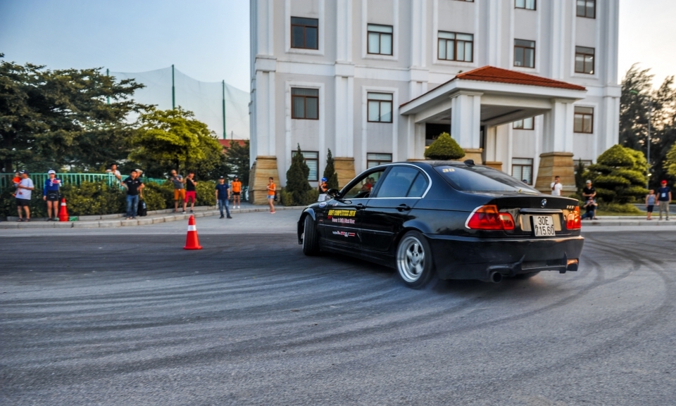 Giải đua Auto Gymkhana đầu tiên tại Việt Nam sẽ diễn ra vào ngày 7/12 giai dua auto gymkhana dau tien tai viet nam se dien ra vao ngay 712