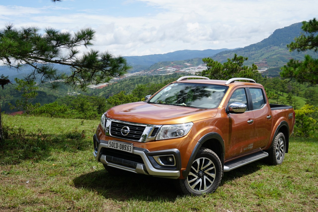 Lô xe Nissan Navara đang bán tại các đại lý đều sản xuất năm 2020 và được nhập khẩu nguyên chiếc từ Thái Lan. Lô xe Nissan Navara đang bán tại các đại lý đều sản xuất năm 2020 và được nhập khẩu nguyên chiếc từ Thái Lan.