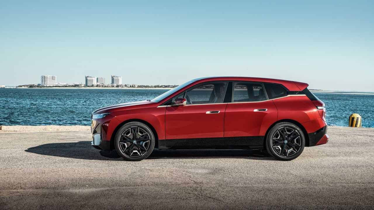 SUV thuẩn điện BMW iX mạnh 500 mã lực, có thể đi được 482km