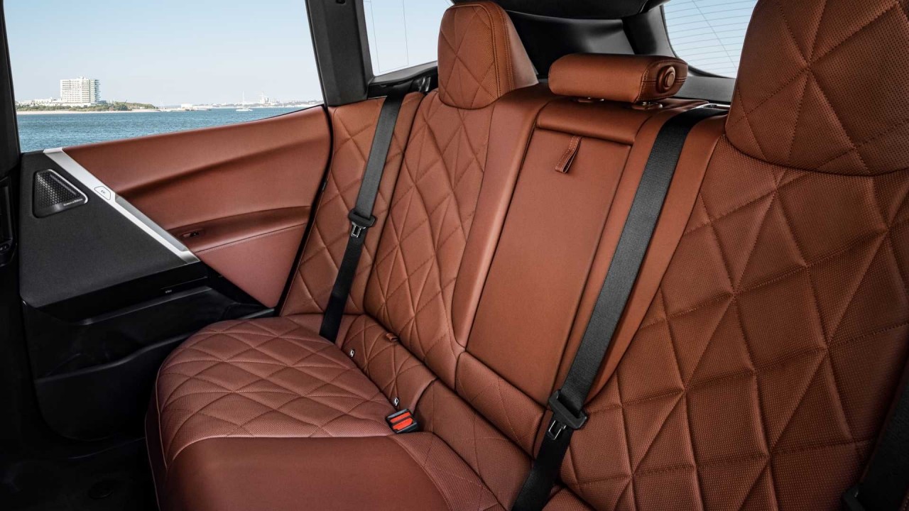 SUV thuẩn điện BMW iX mạnh 500 mã lực, có thể đi được 482km