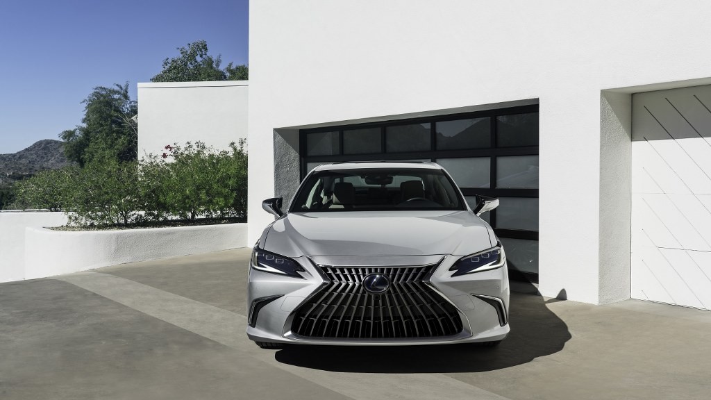 Lexus ES 2022 giá từ 2,55 tỷ đồng tại Việt Nam Lexus ES 2022 giá từ 2,55 tỷ đồng tại Việt Nam