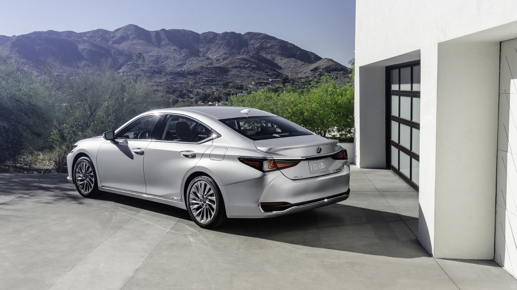 Lexus ES 2022 giá từ 2,55 tỷ đồng tại Việt Nam Lexus ES 2022 giá từ 2,55 tỷ đồng tại Việt Nam