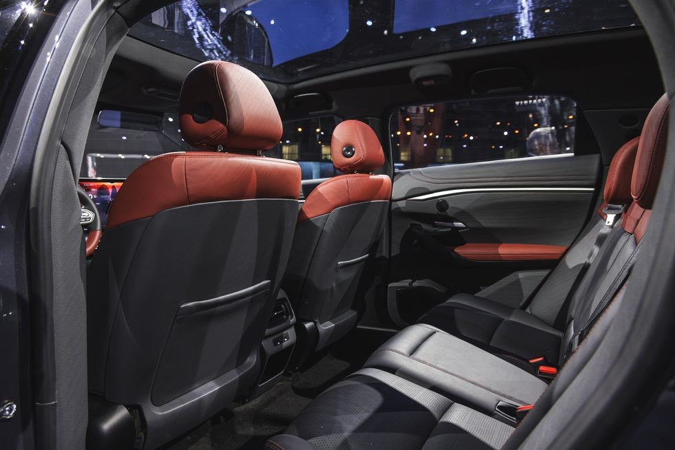 Cận cảnh nội thất VinFast VF7 tại Los Angeles Auto Show 2022 Cận cảnh nội thất VinFast VF7 tại Los Angeles Auto Show 2022