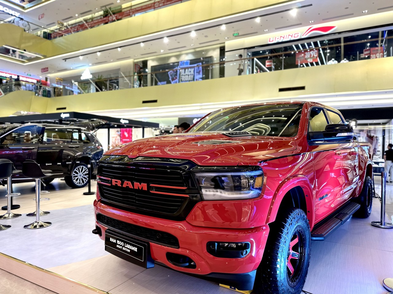 Ngắm dàn xe đậm chất Mỹ trưng bày tại Hà Nội