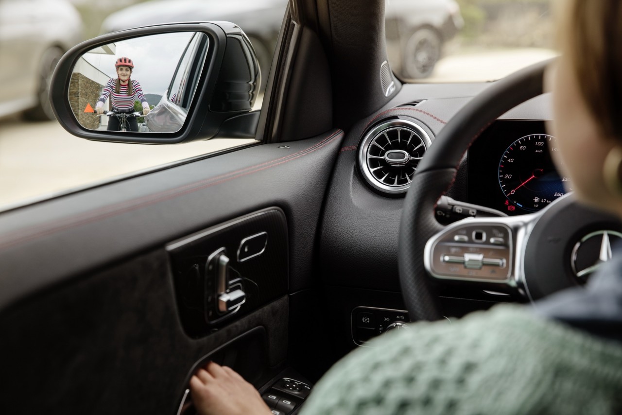 mercedes benz gla hoan toan moi tung teaser truoc ngay ra mat