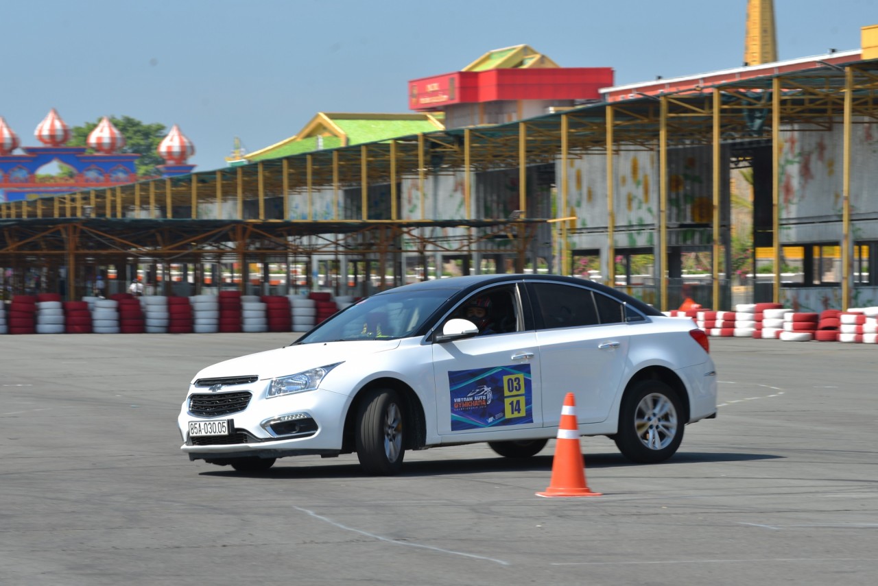 mo dang ky thi dau giai dua xe gymkhana otofun championship goc ninh binh 2020