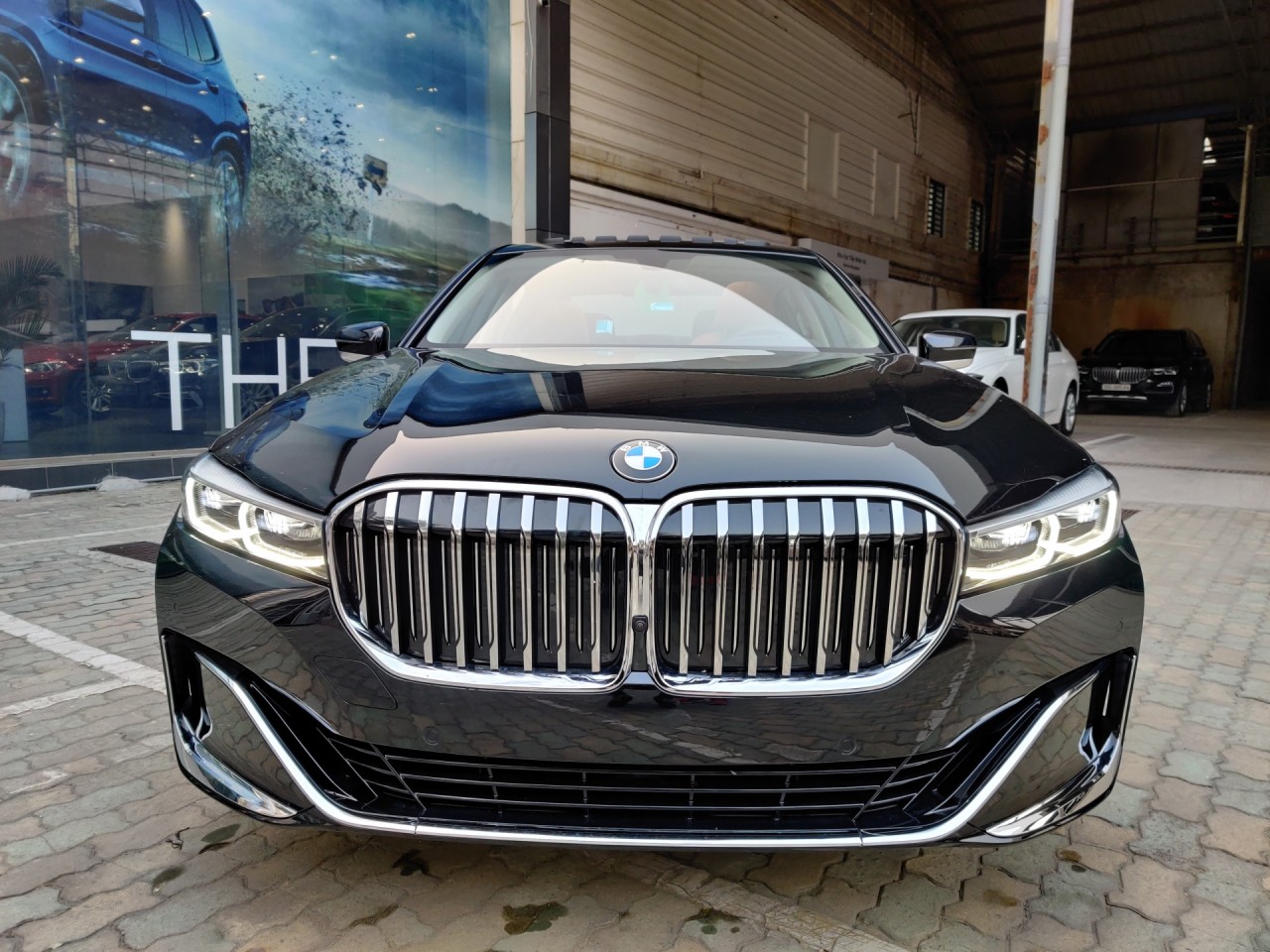 BMW 740Li phiên bản mới giá 5,6 tỷ đồng tại Việt Nam bmw 740li phien ban moi gia 56 ty dong tai viet nam