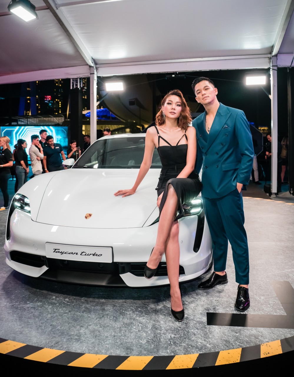 thanh hang trong hieu an tuong voi porsche taycan hoan toan moi
