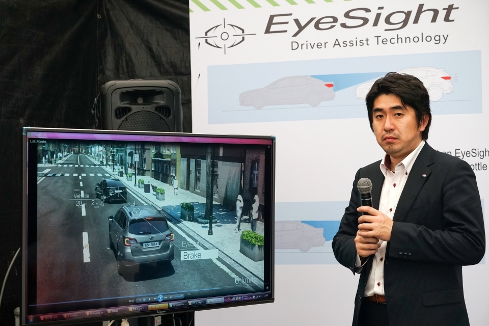 Khám phá “Mắt thần” EyeSight trên xe Subaru kham pha mat than eyesight tren xe subaru