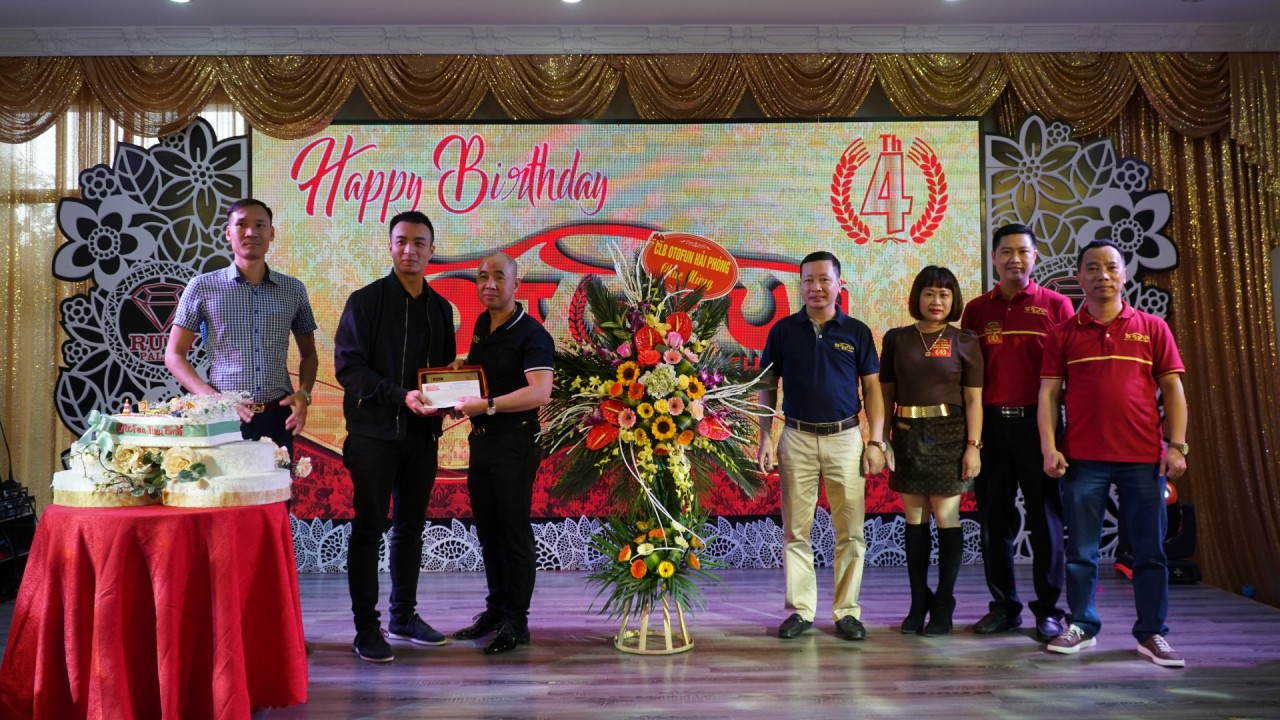 otofun thai binh ky niem 4 nam thanh lap
