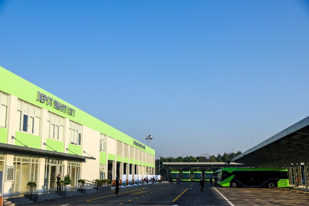 Xe buýt điện VinBus tham gia giao thông công cộng tại Hà Nội Xe buýt điện VinBus tham gia giao thông công cộng tại Hà Nội