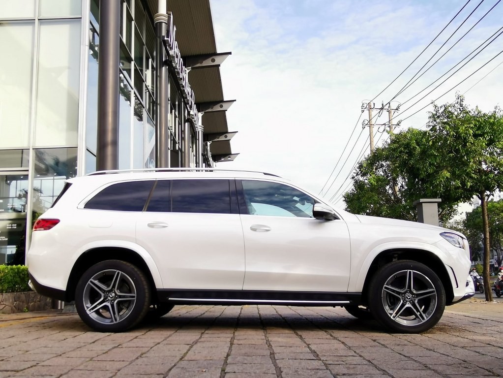 Cận cảnh Mercedes-Benz GLS450 trang bị gói tùy chọn hơn 1 tỷ đồng Cận cảnh Mercedes-Benz GLS450 trang bị gói tùy chọn hơn 1 tỷ đồng