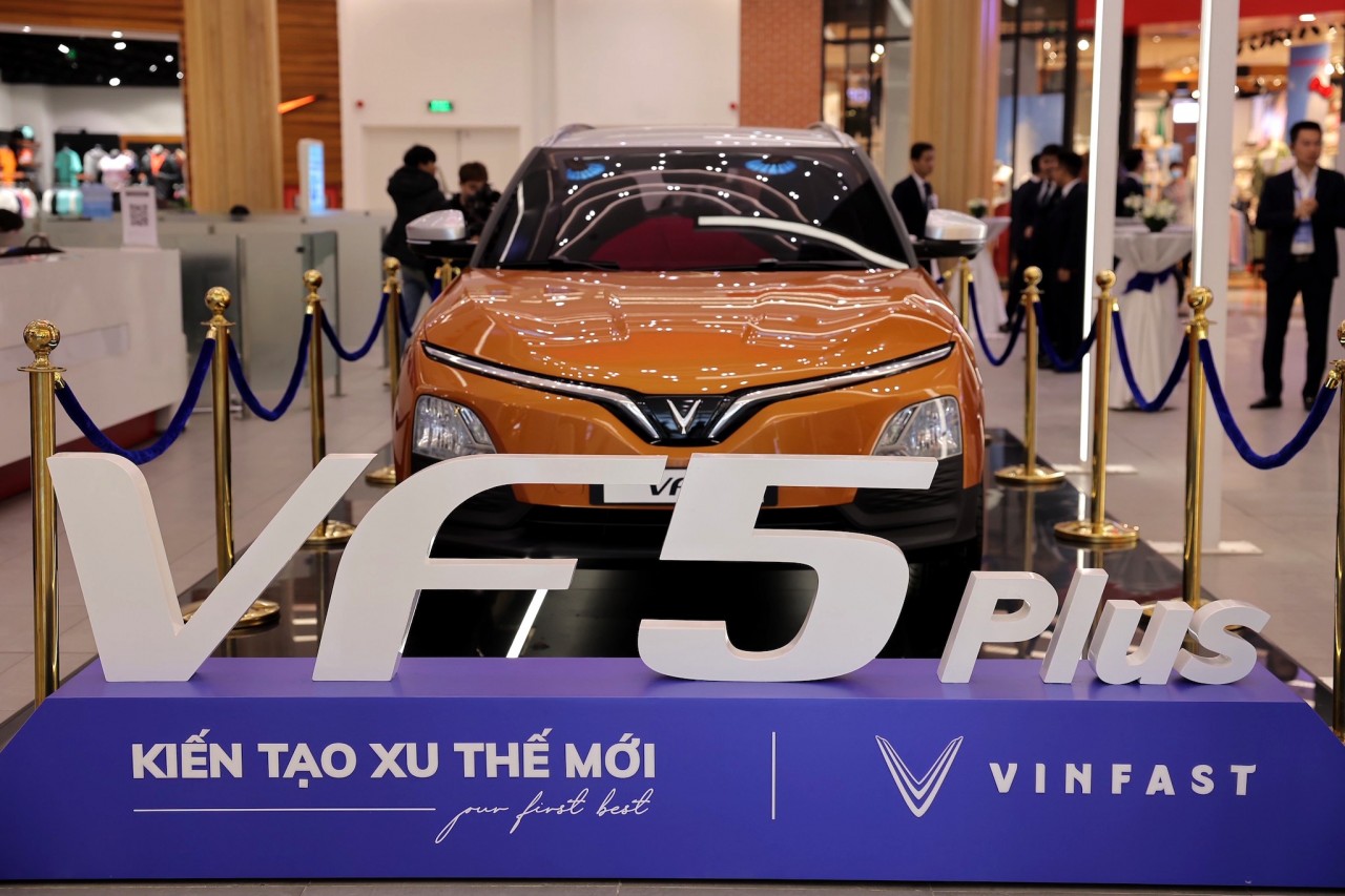 Forbes dự đoán thị trường ô tô 2023 bùng nổ xe điện