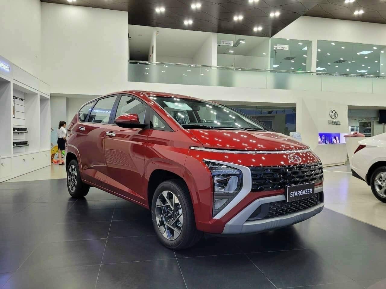 Toyota Veloz Cross bản nhập khẩu giảm 30 triệu đồng tại đại lý