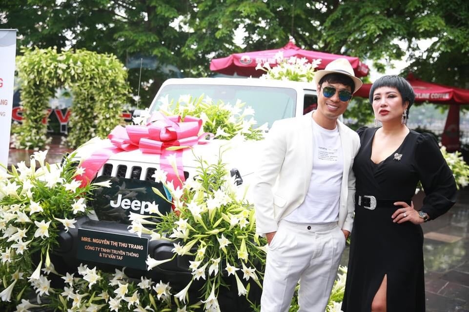 Lộ Diện Nữ Doanh Nhân sở hữu Jeep Wrangler Unlimited Sahara 80th đầu tiên Tại Hà Nội Lộ Diện Nữ Doanh Nhân sở hữu Jeep Wrangler Unlimited Sahara 80th đầu tiên Tại Hà Nội