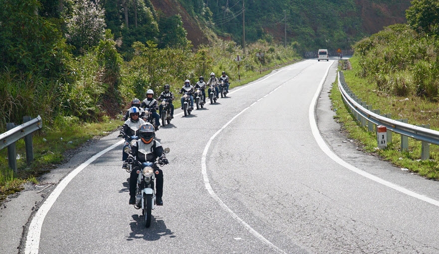 phuot cung sym husky 125 classic tren cung duong cao nguyen