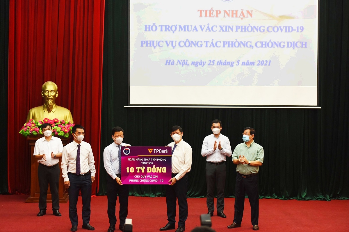 TPBank và DOJI hỗ trợ 20 tỷ đồng vào chương trình vaccine phòng Covid-19 của Chính phủ TPBank và DOJI hỗ trợ 20 tỷ đồng vào chương trình vaccine phòng Covid-19 của Chính phủ