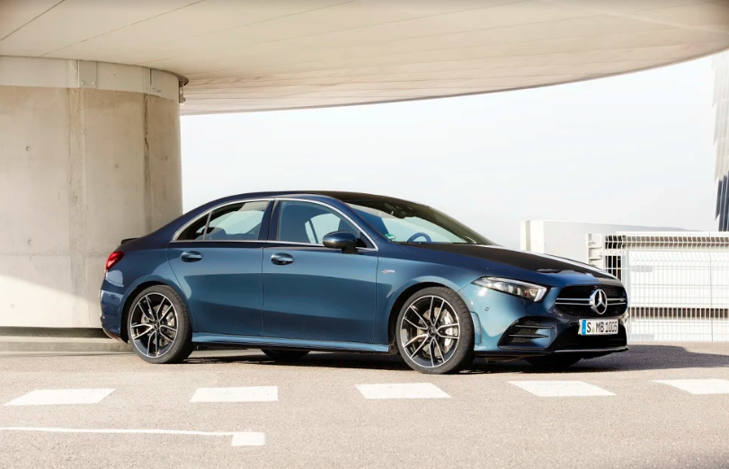 Cận cảnh Mercedes-Benz AMG A35 4MATIC mới ra mắt tại Việt Nam can canh mercedes benz amg a35 4matic moi ra mat tai viet nam