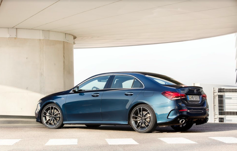 Cận cảnh Mercedes-Benz AMG A35 4MATIC mới ra mắt tại Việt Nam can canh mercedes benz amg a35 4matic moi ra mat tai viet nam