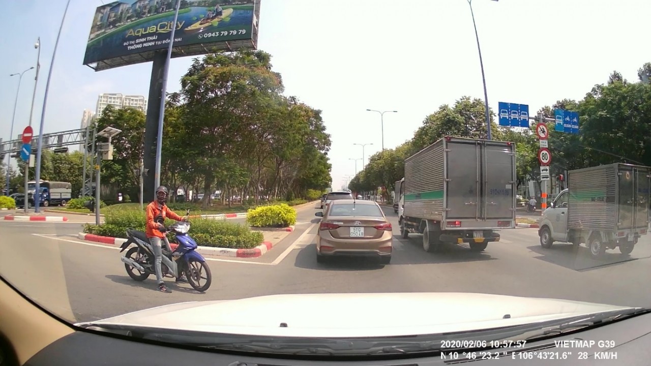Ra đường như ra trận – nổi khổ của tài xế Việt ra duong nhu ra tran noi kho cua tai xe viet
