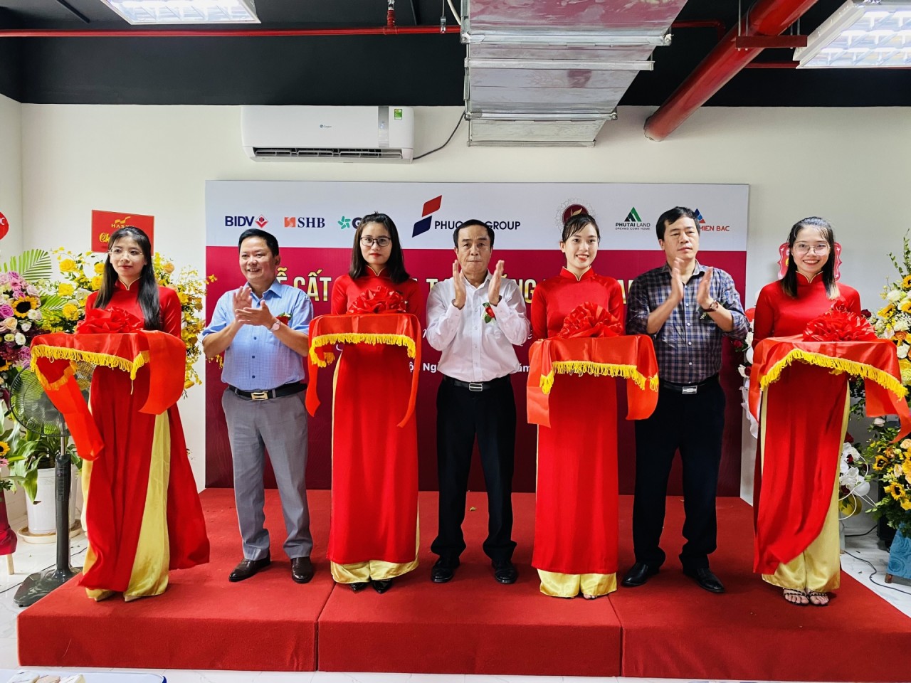 Tưng bừng lễ Cất nóc Tòa T4 dự án Thăng Long Capital Tưng bừng lễ Cất nóc Tòa T4 dự án Thăng Long Capital