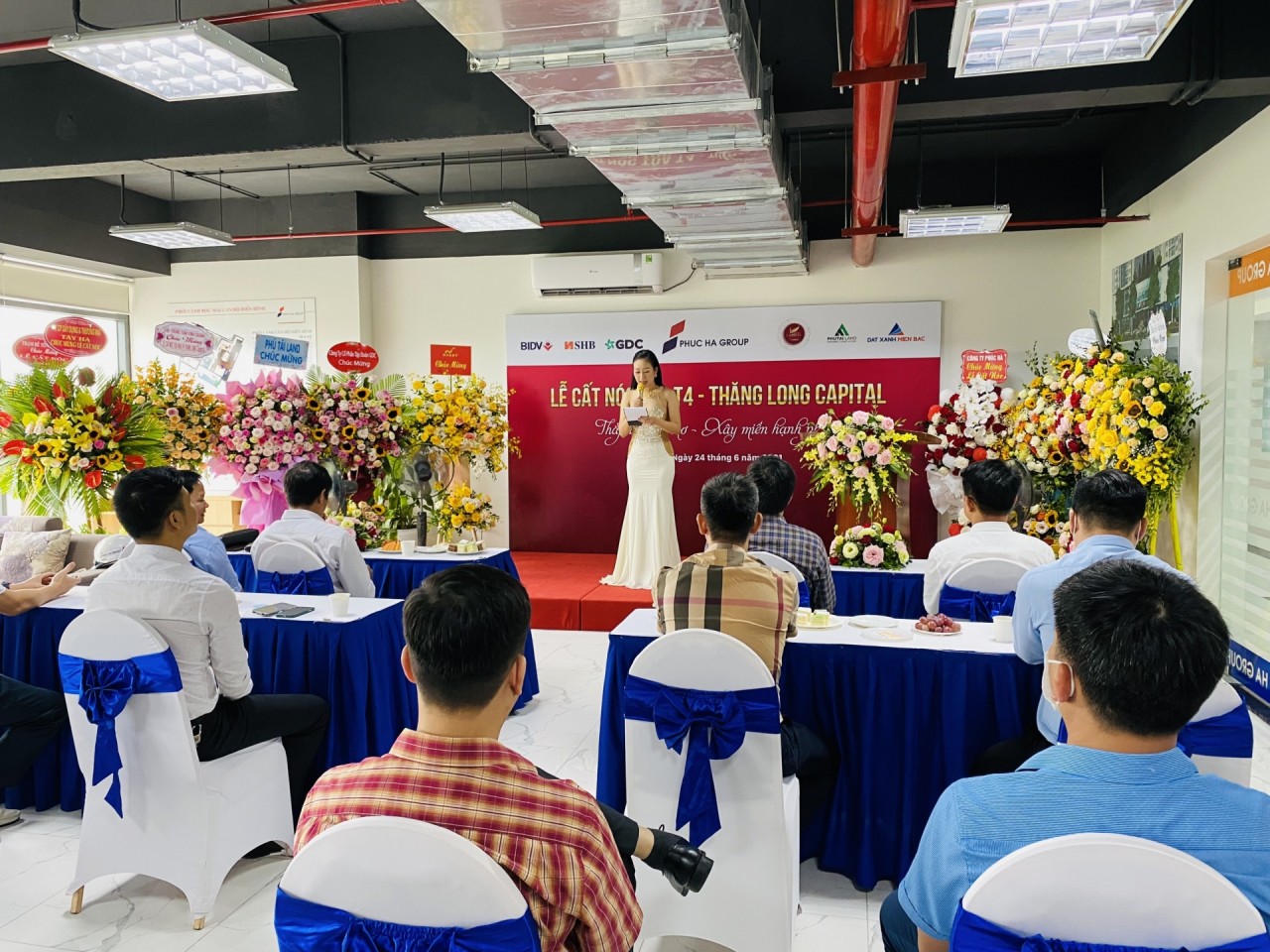 Tưng bừng lễ Cất nóc Tòa T4 dự án Thăng Long Capital Tưng bừng lễ Cất nóc Tòa T4 dự án Thăng Long Capital