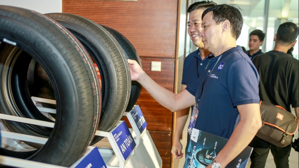 Tiêu chuẩn mới với "Tuyệt phẩm êm ái" Bridgestone Turanza T005A