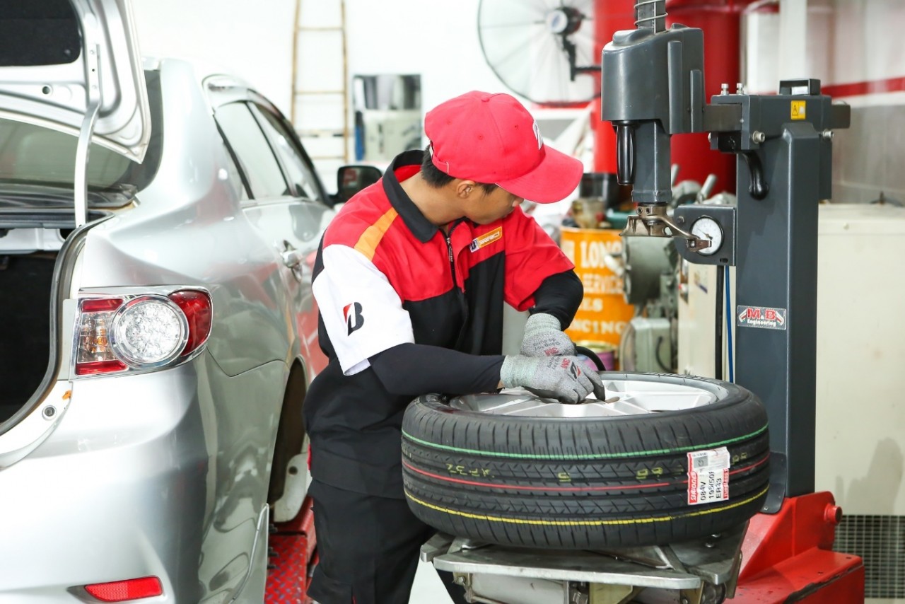 Chăm sóc tối đa, lên ga vững lái mùa lễ hội với Bridgestone “Lăn Bánh An Toàn” cham soc toi da len ga vung lai mua le hoi voi bridgestone lan banh an toan