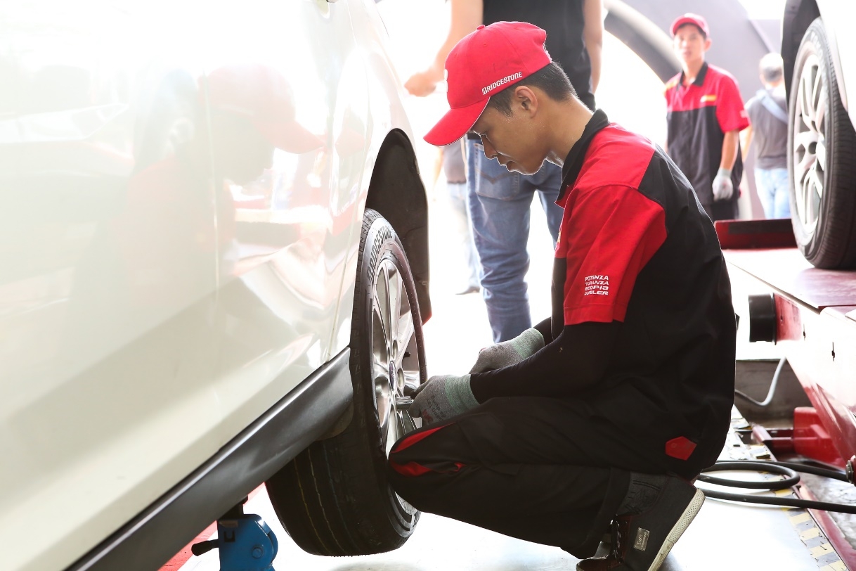 Chủ động bảo dưỡng lốp xe mùa mưa, tưởng khó mà dễ! chu dong bao duong lop xe mua mua tuong kho ma de