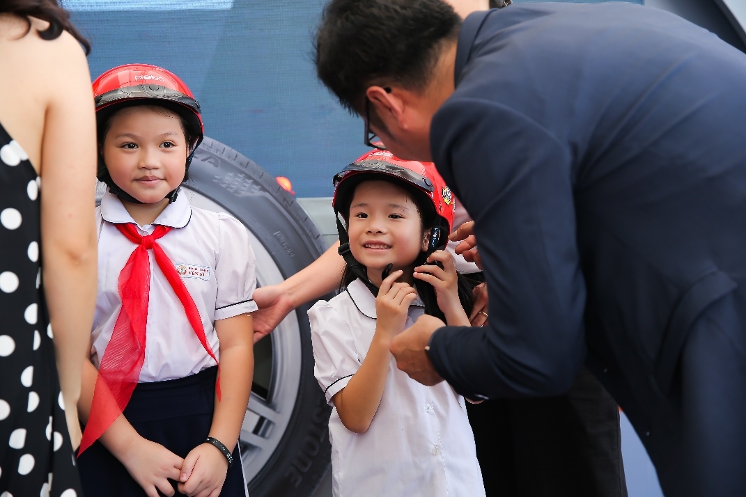 Hành trình lan tỏa thông điệp " Lăn bánh an toàn" từ Bridgestone Việt Nam hanh trinh lan toa thong diep lan banh an toan tu bridgestone viet nam